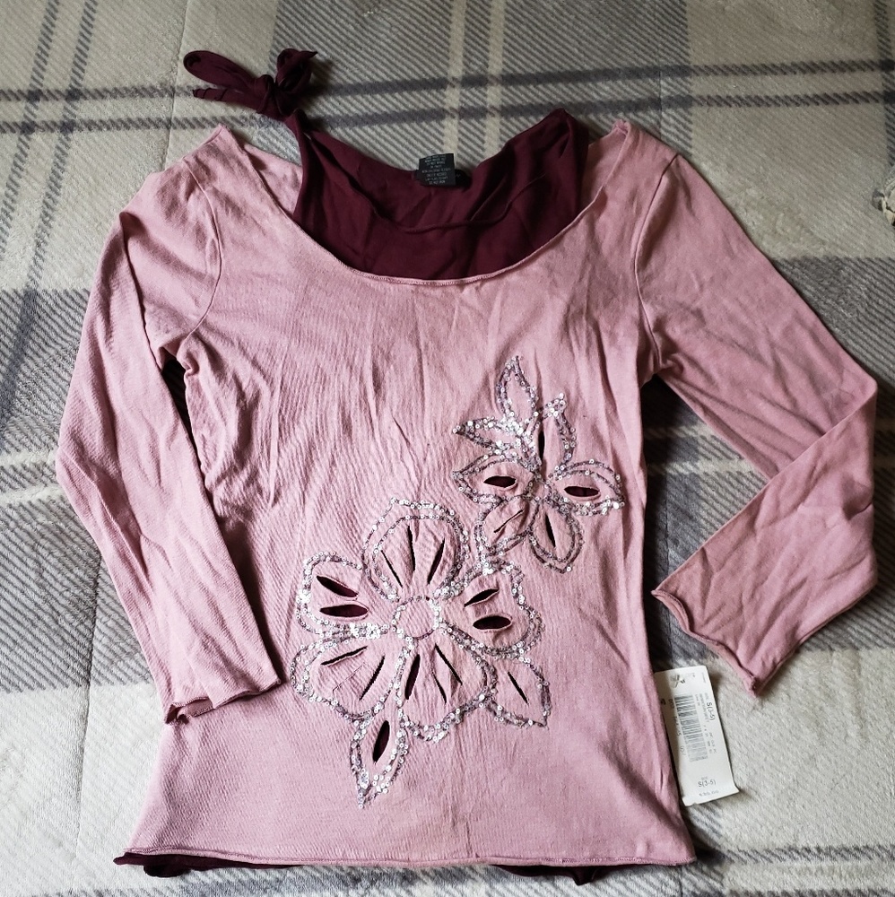 🪷BNWT🪷🌸SUPER CUTE🌸Open-Shoulder Shirt by Eyeshadow - (S)